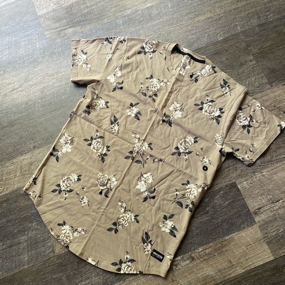 ⚡️Hollister Floral Curved Hem Longline Fit - Picture 3 of 10